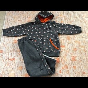 Air Jordan 2 piece sweatsuit Sz 5 print -shoes EUC
